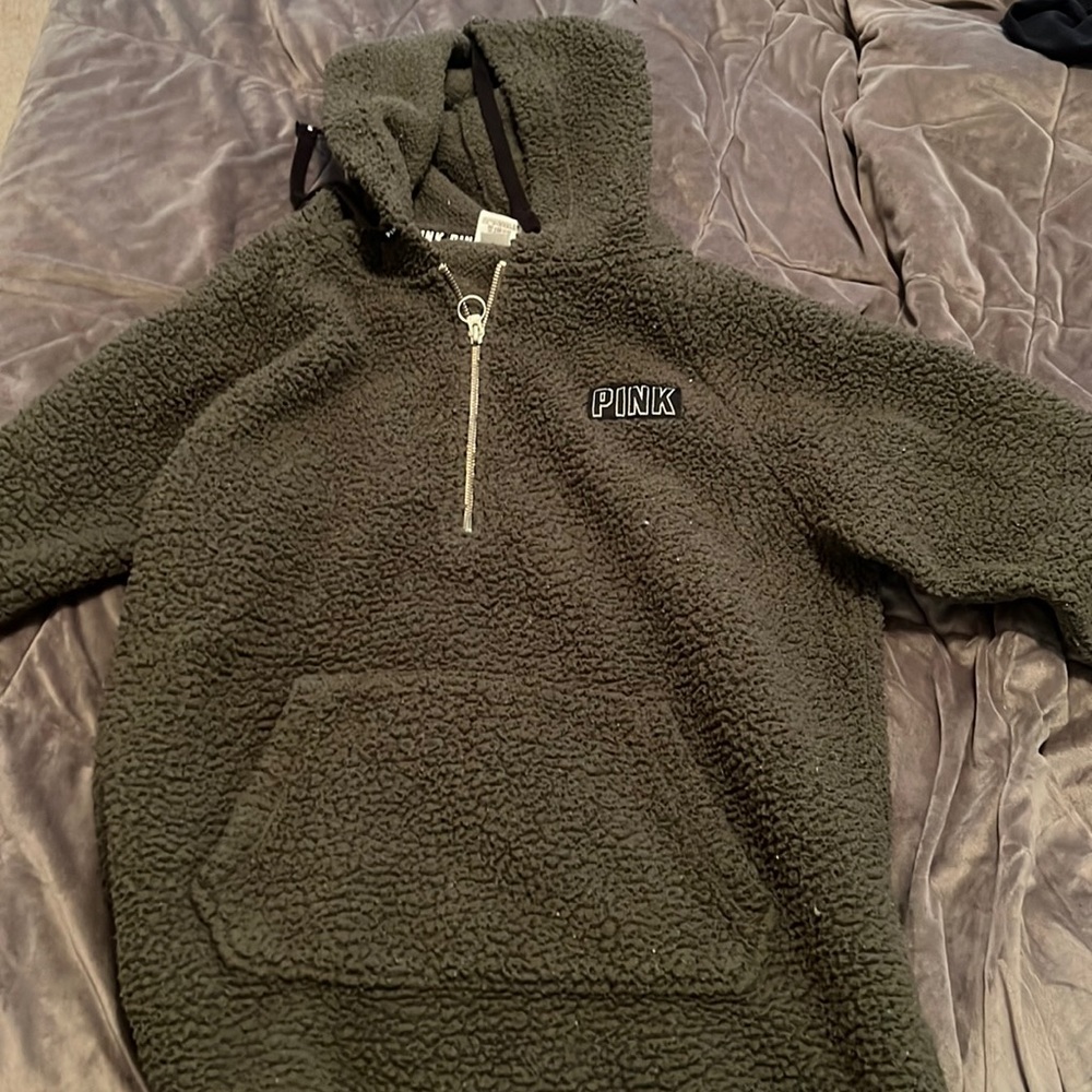 Forest green fuzzy quarter-zip Sherpa from Victoria’s Secret Pink!